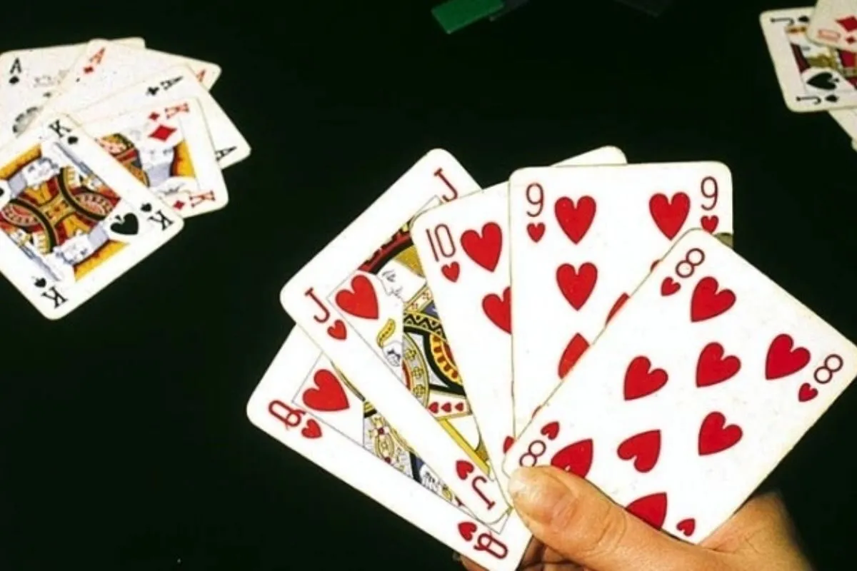 lót ba bích xuống cuối bài là như thế nào